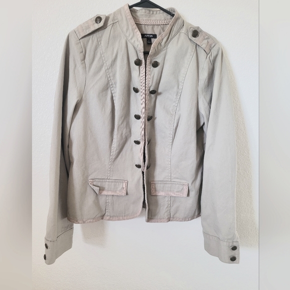 APT 9 Jacket - Picture 1 of 5